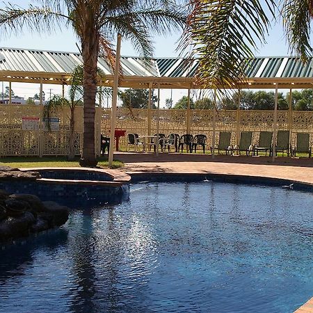 Pines Country Club Motor Inn Shepparton Exteriör bild