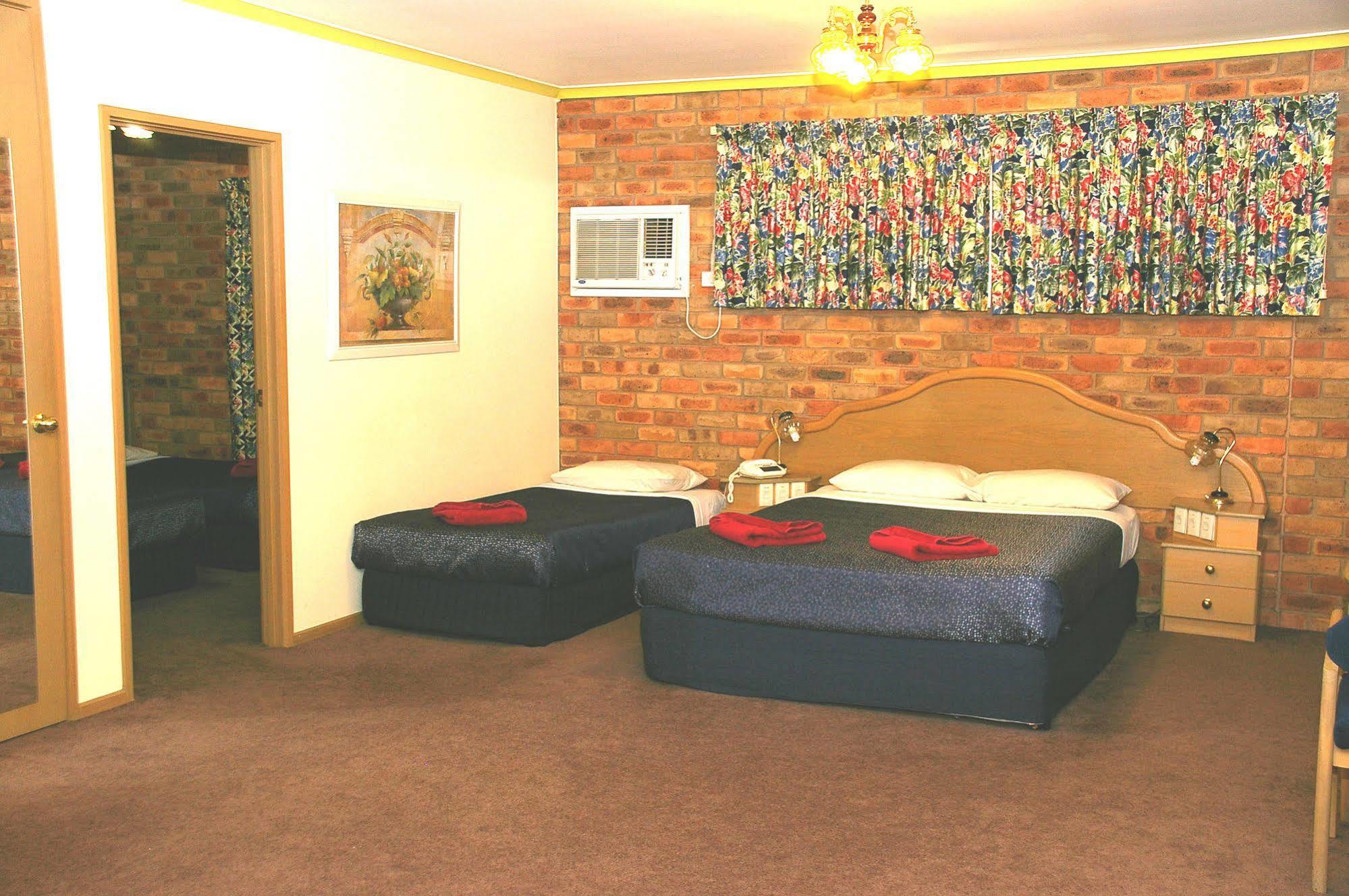 Pines Country Club Motor Inn Shepparton Exteriör bild
