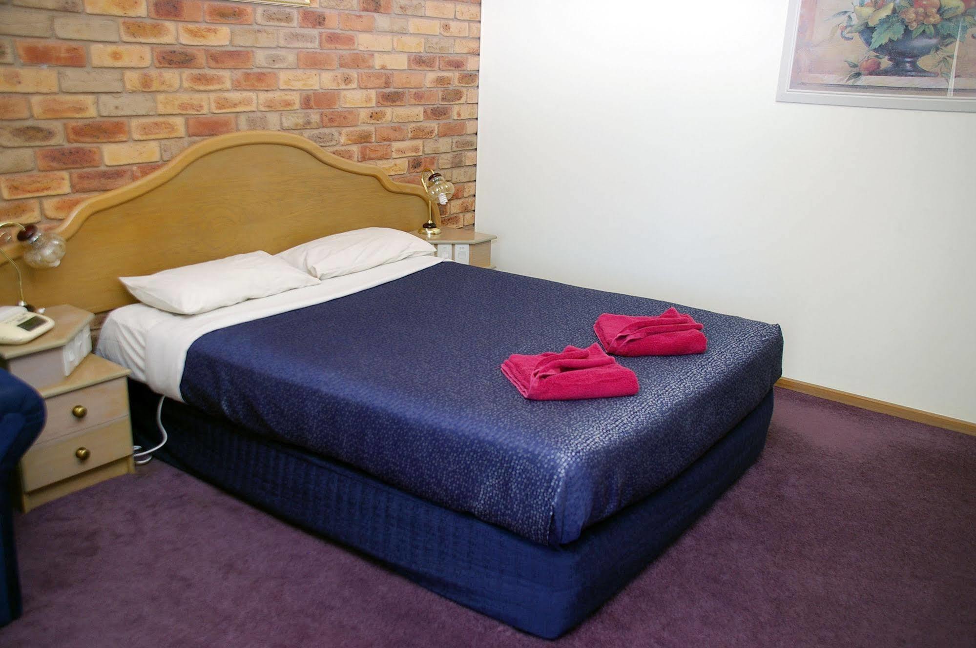 Pines Country Club Motor Inn Shepparton Exteriör bild