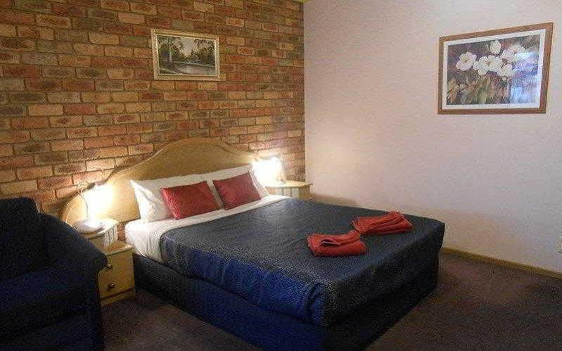 Pines Country Club Motor Inn Shepparton Exteriör bild