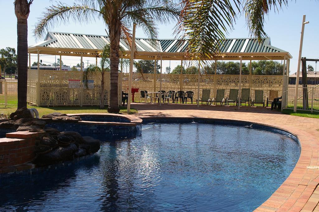 Pines Country Club Motor Inn Shepparton Exteriör bild