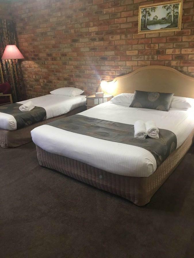 Pines Country Club Motor Inn Shepparton Exteriör bild