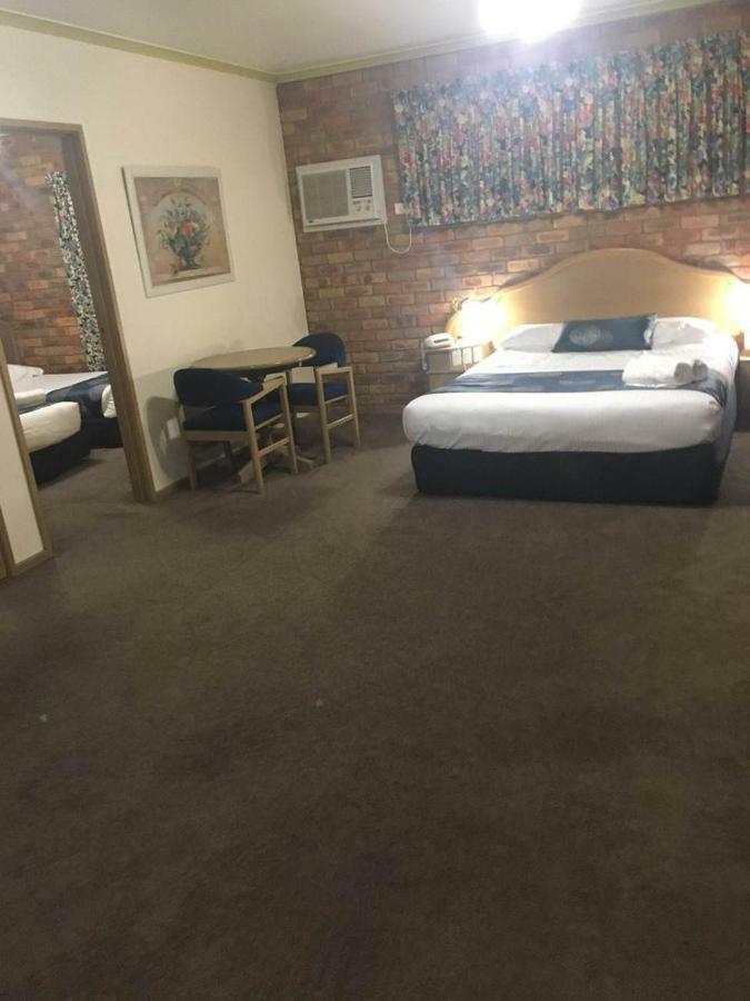 Pines Country Club Motor Inn Shepparton Exteriör bild